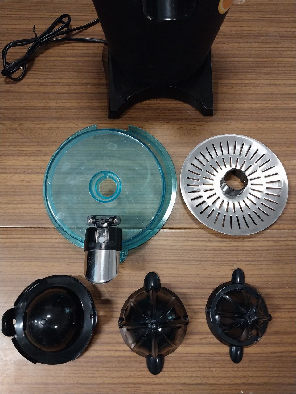 Cecotec Sokowirówka elektryczna EssentialVita Hyden 600