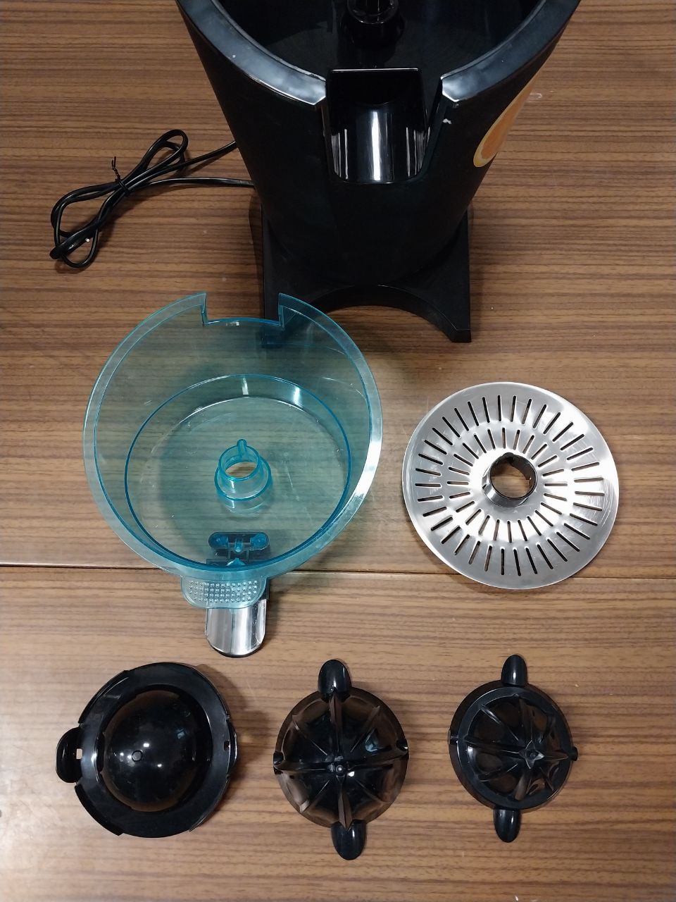 Cecotec Sokowirówka elektryczna EssentialVita Hyden 600