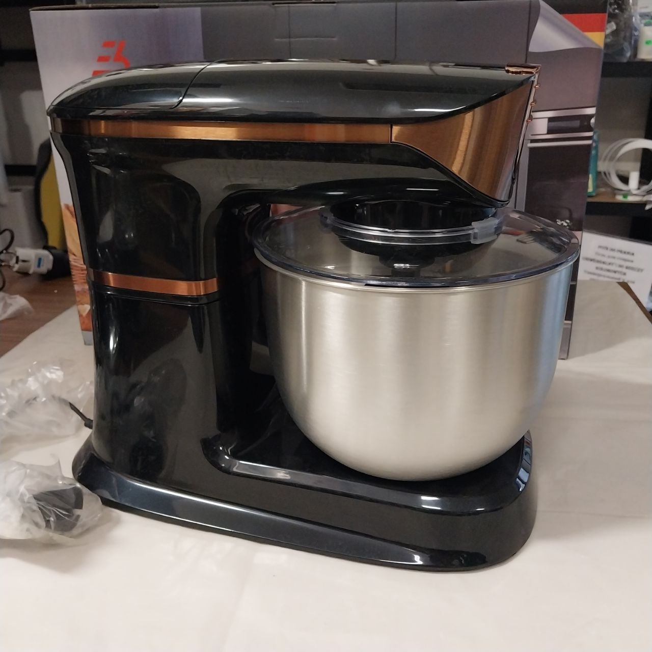 Robot planetarny EISENBACH SC-263C 3w1 2000W 6,5L Blender